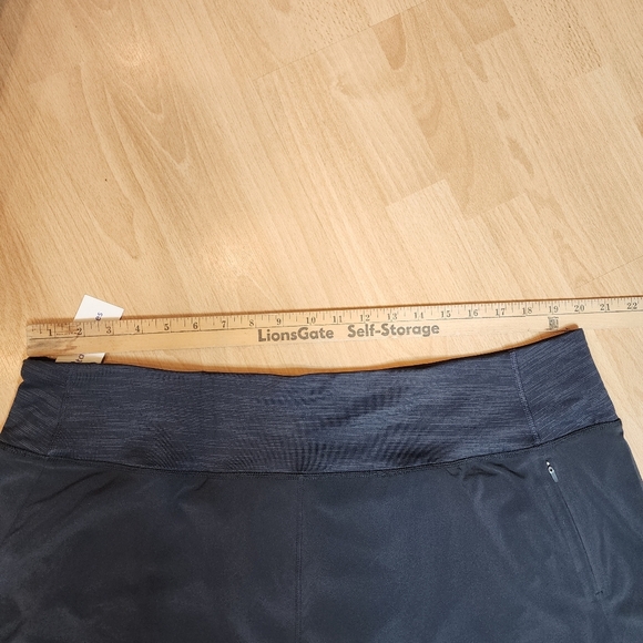 NWT Outdoor Voices 4" Short Brief Lined 2 Pockets Size XXXL 18-20 - Picture 8 of 16